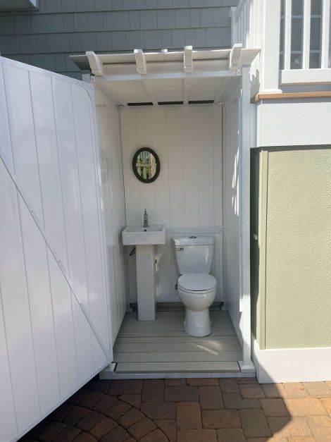 outdoor-toilet-system